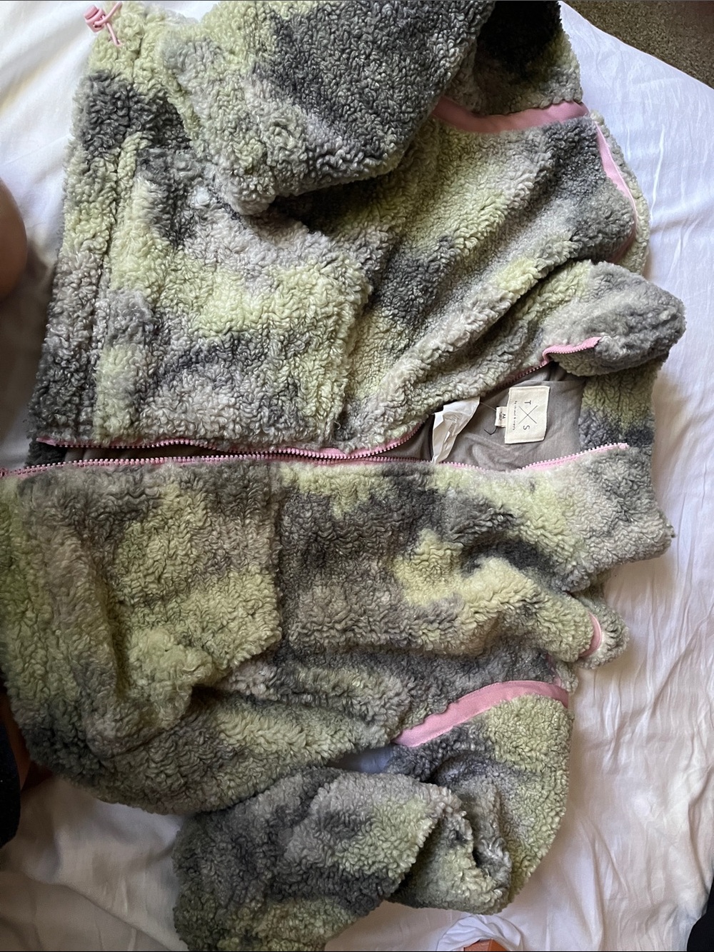 New with tags thread and supply Sherpa puffer coat lined with cotton